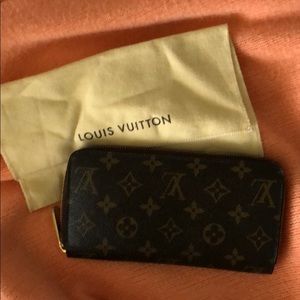 Louie Vuitton zippy wallet firm price